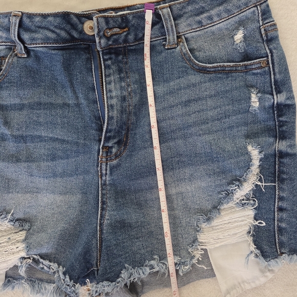Wax Jean Collection Women’s Distressed High-Rise Denim Shorts Size Large - Picture 4 of 5